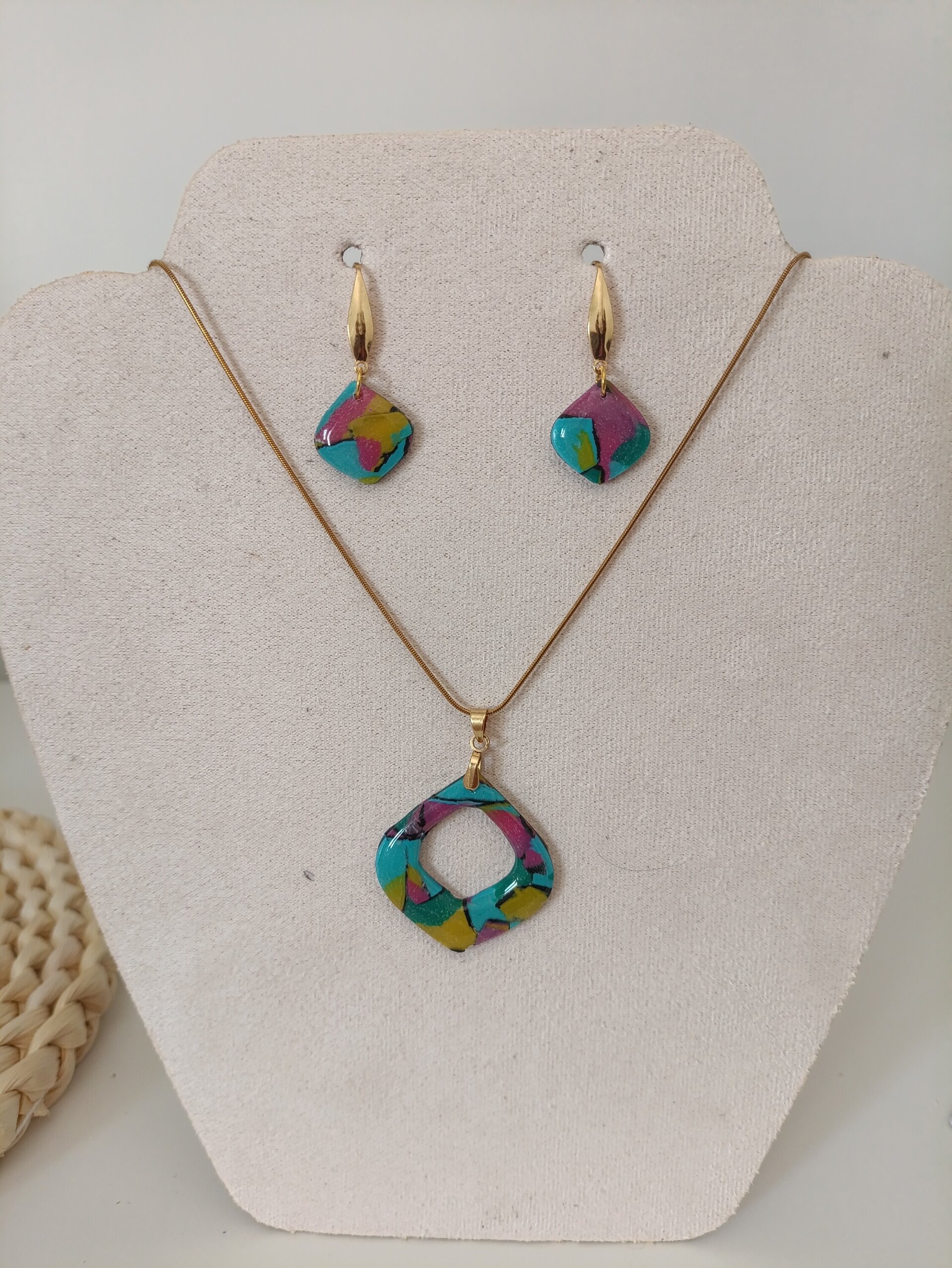 Conjunto de pendientes y colgante acuarela - 5