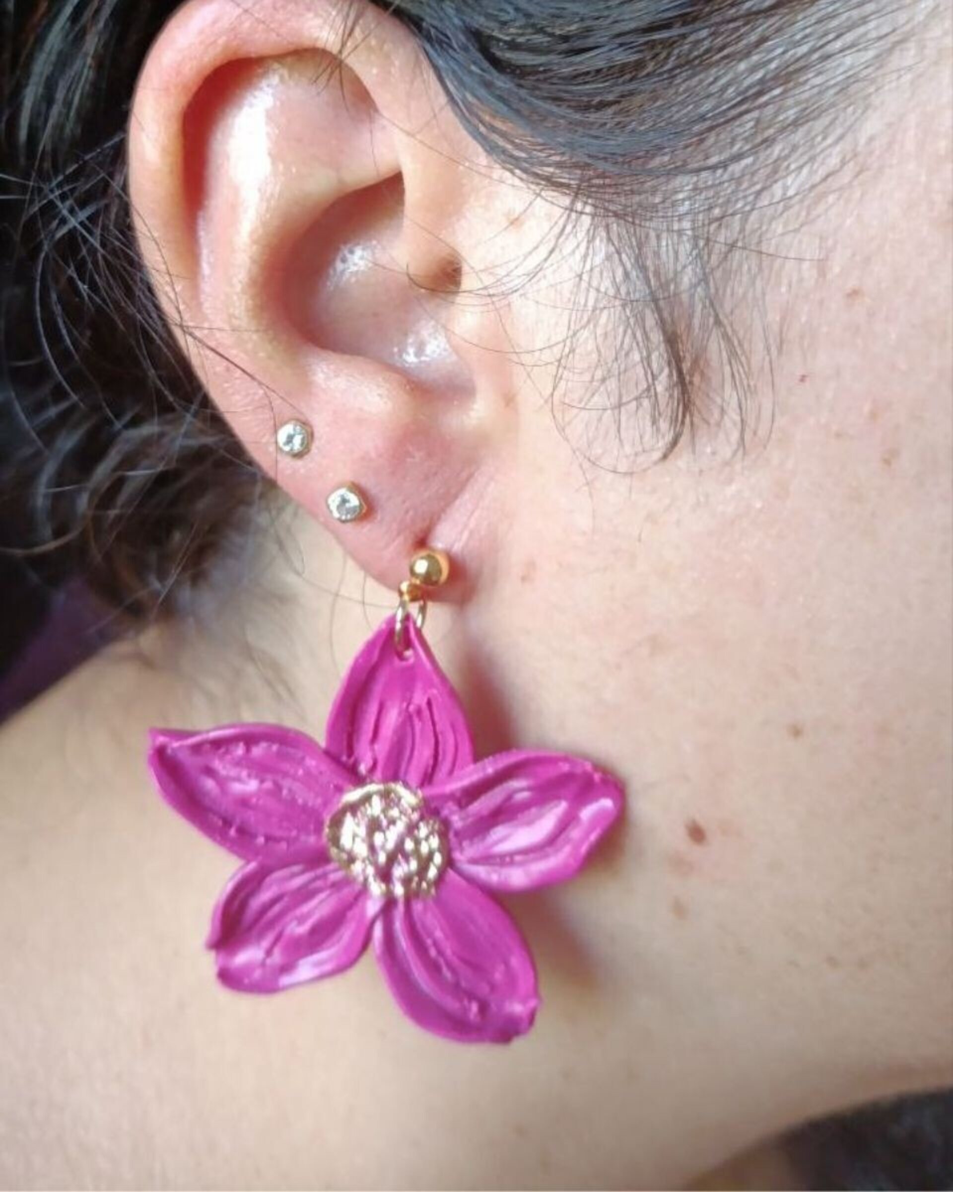 Pendientes de Arcilla Polimerica Modelo Flor Lily Fucsia - 4
