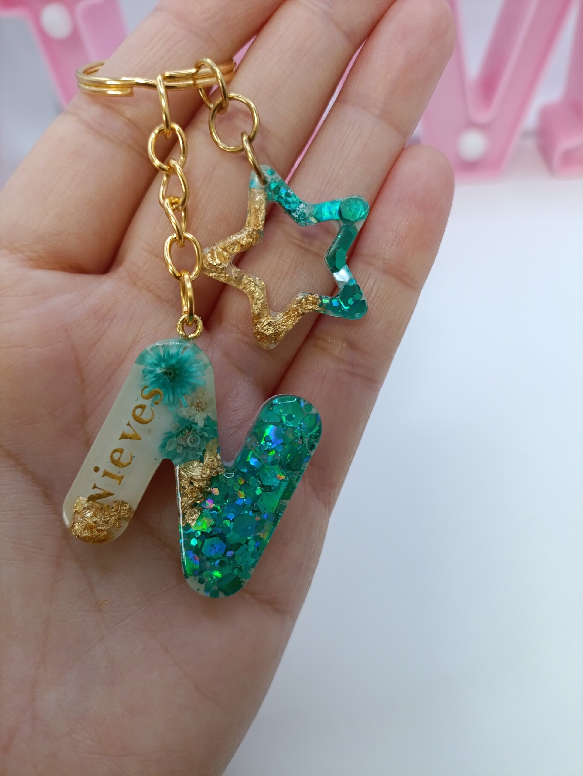 Llavero inicial personalizado en resina - 25