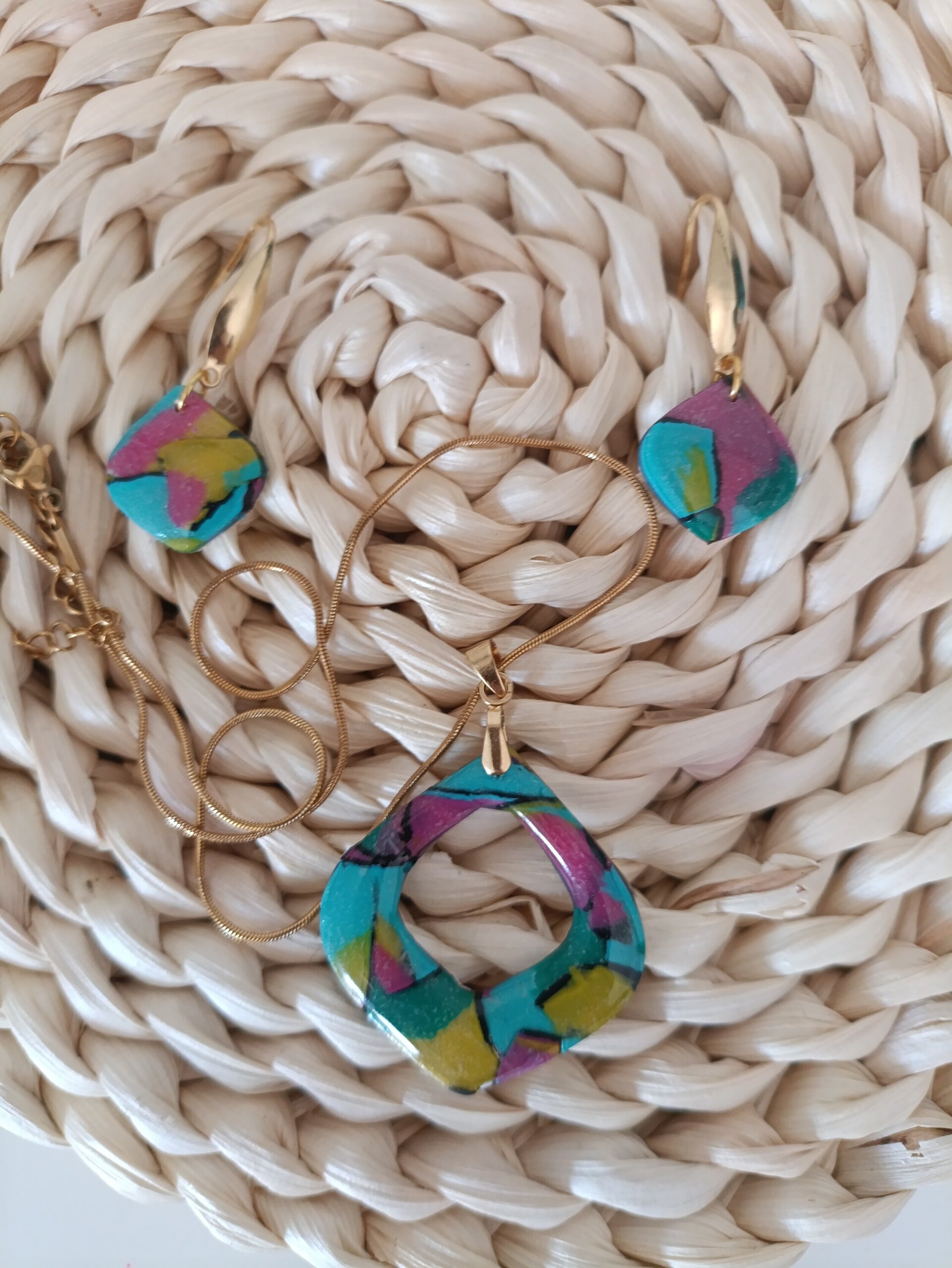 Conjunto de pendientes y colgante acuarela - 1