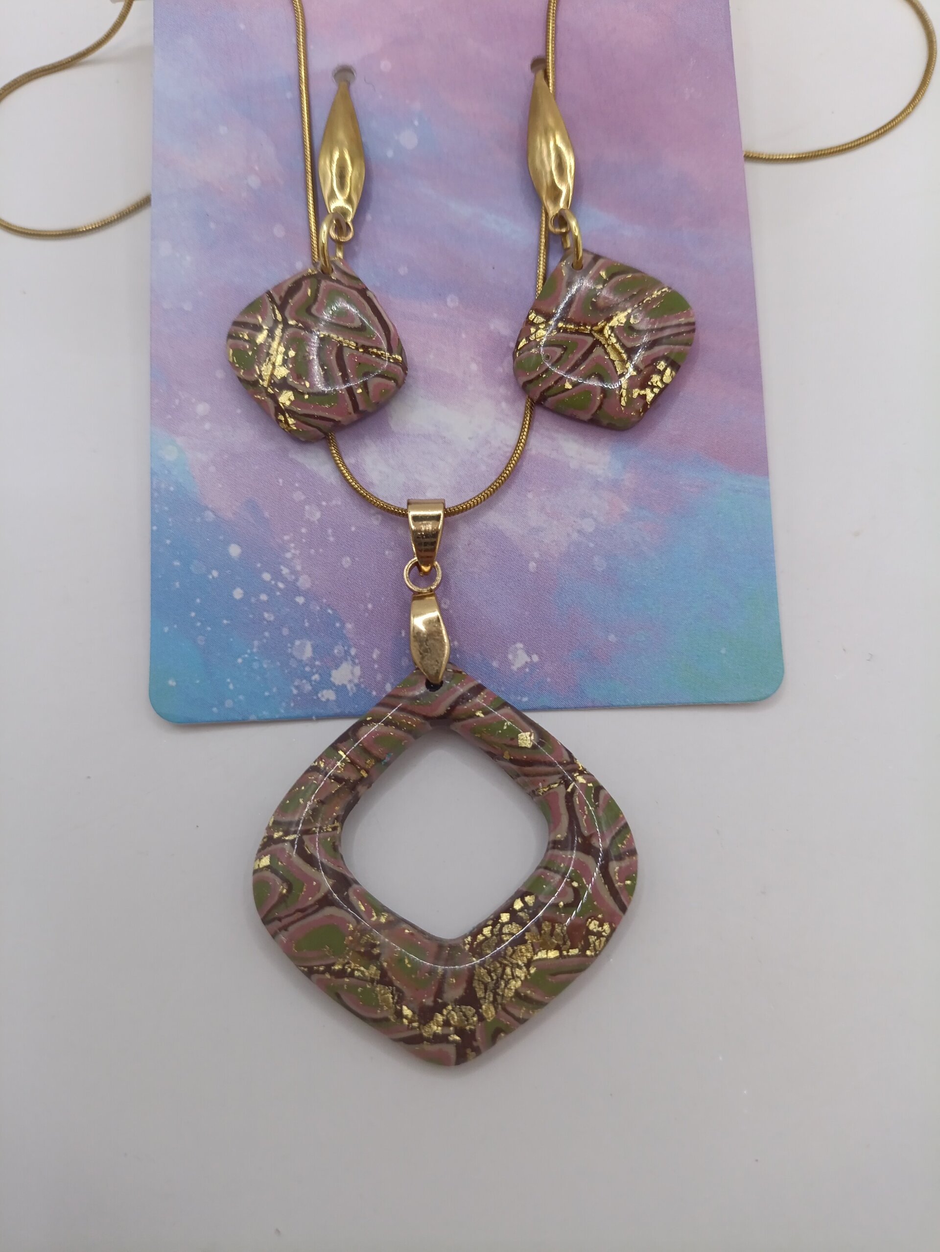 Conjunto de pendientes y colgante estampado retro - 4