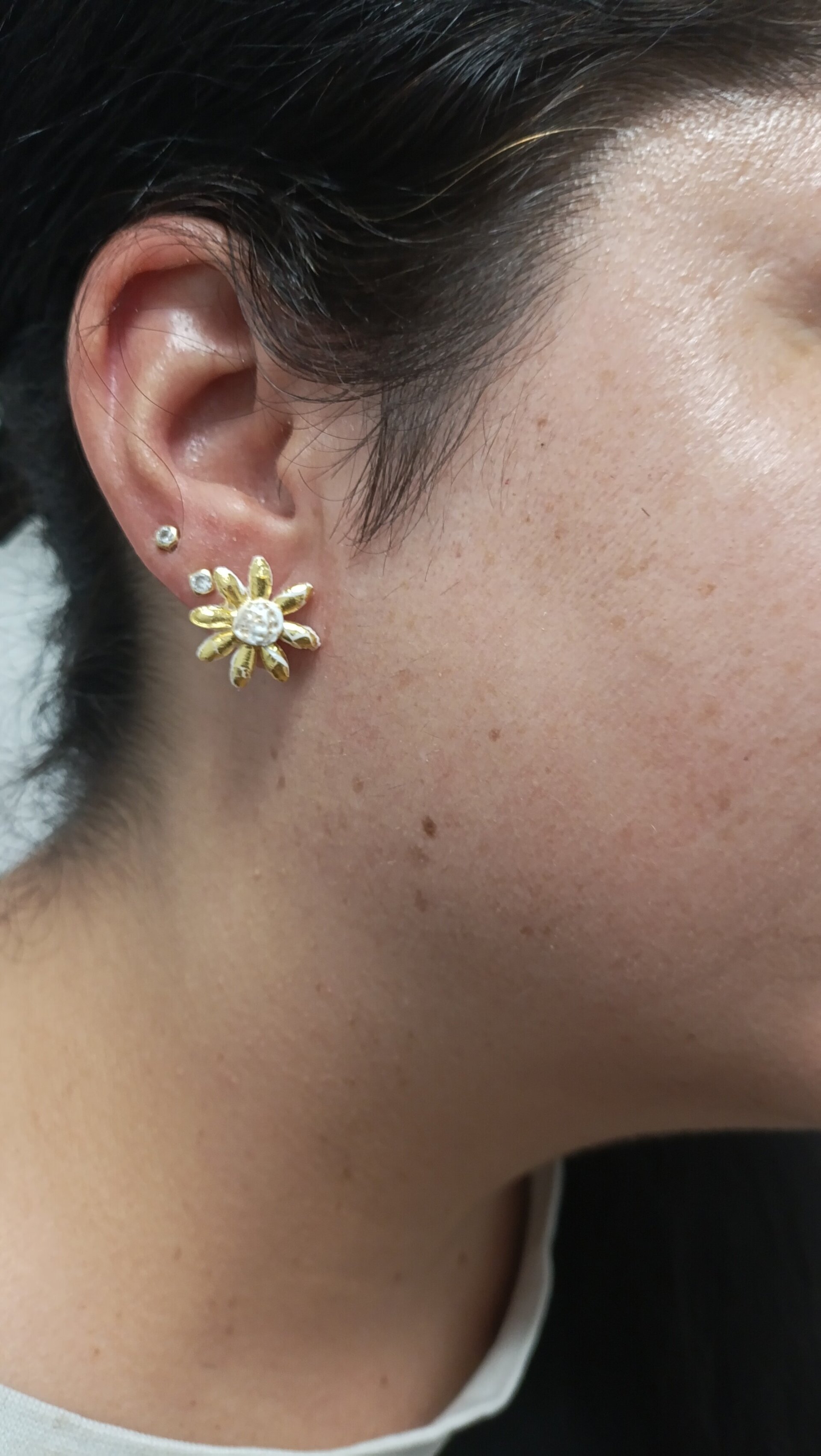 Pendientes pequeños Margarita dorada - 4