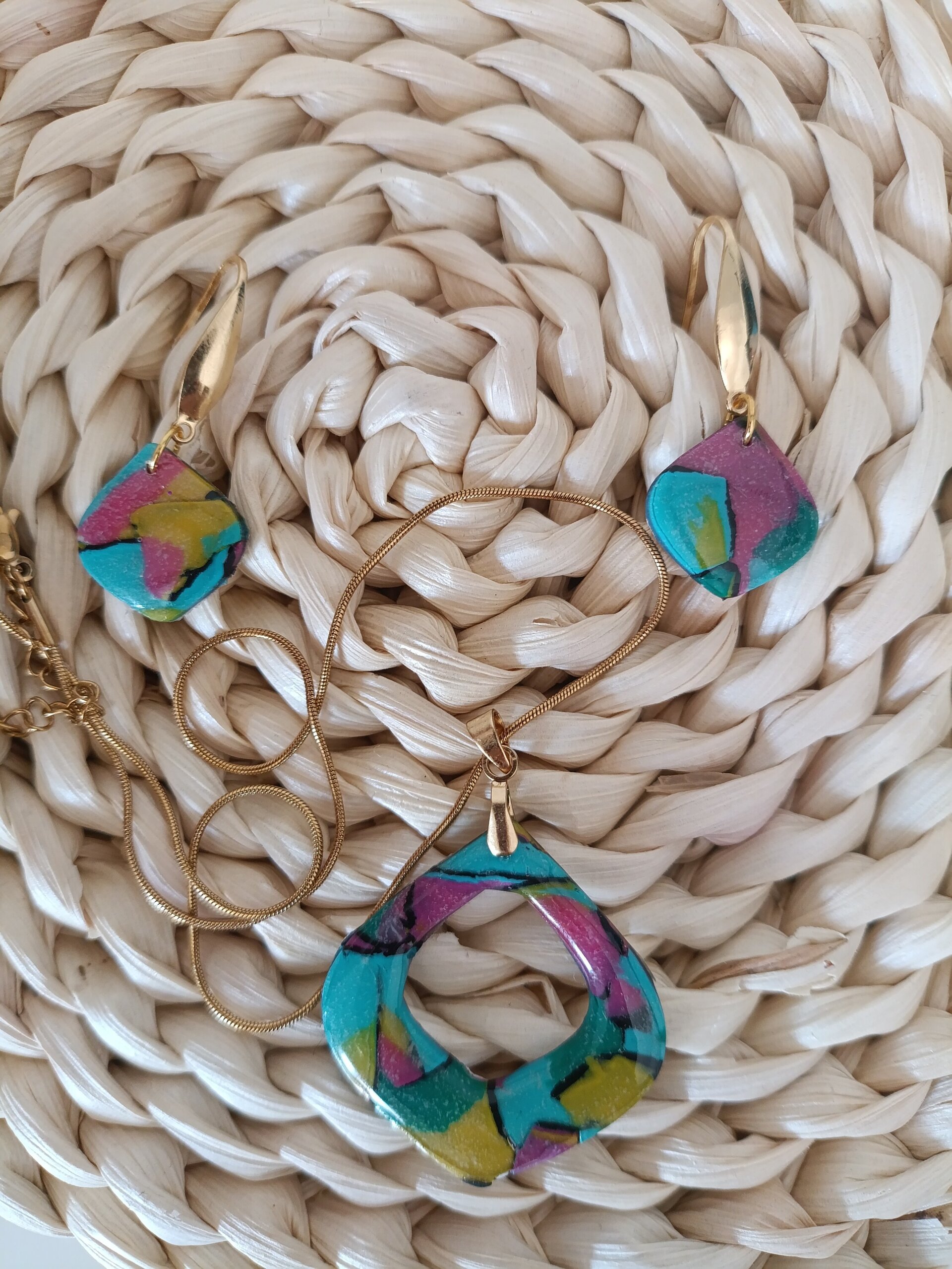 Conjunto de pendientes y colgante acuarela - 6