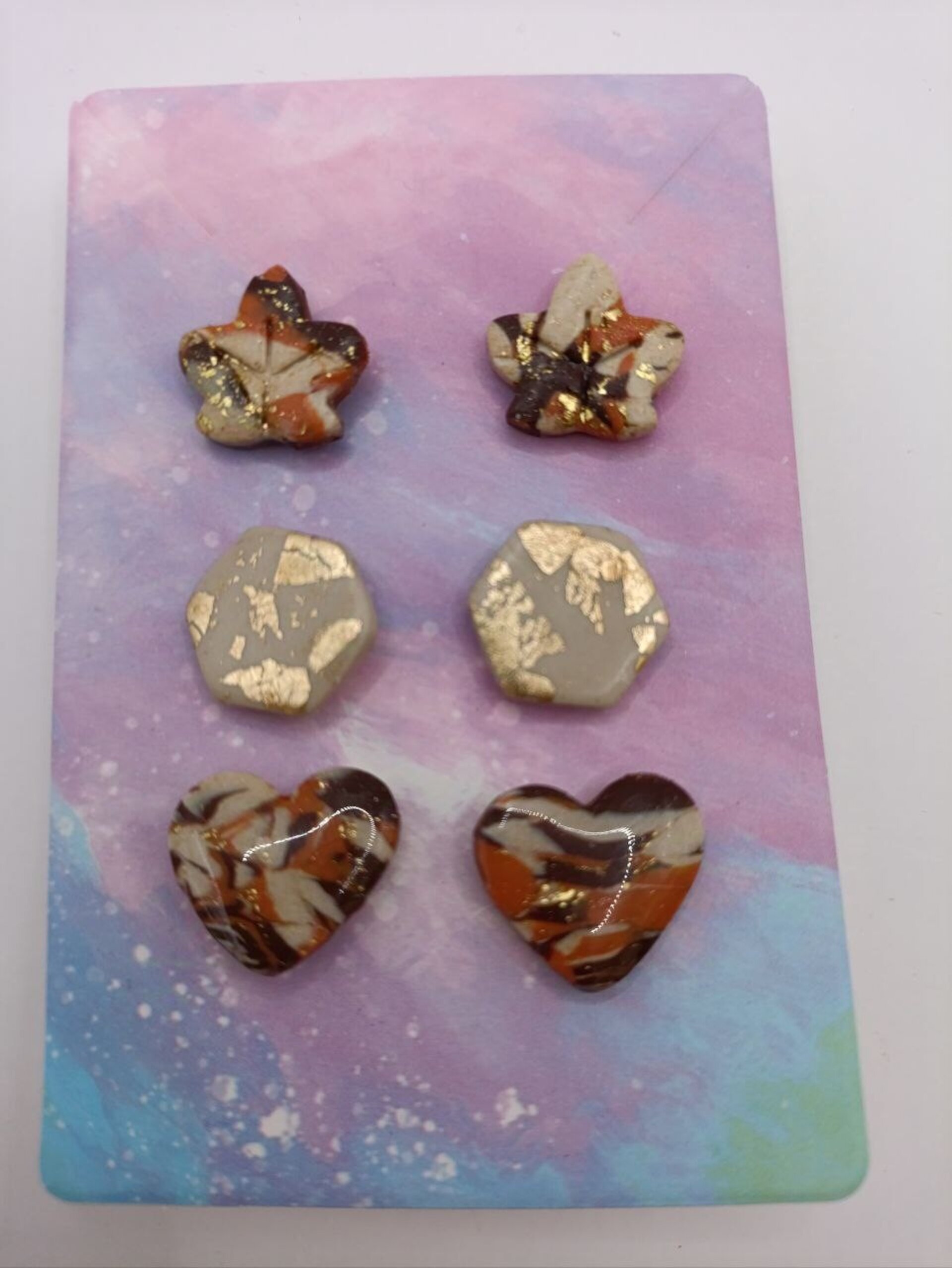 Pendientes pequeños corazon estampado marron - 5