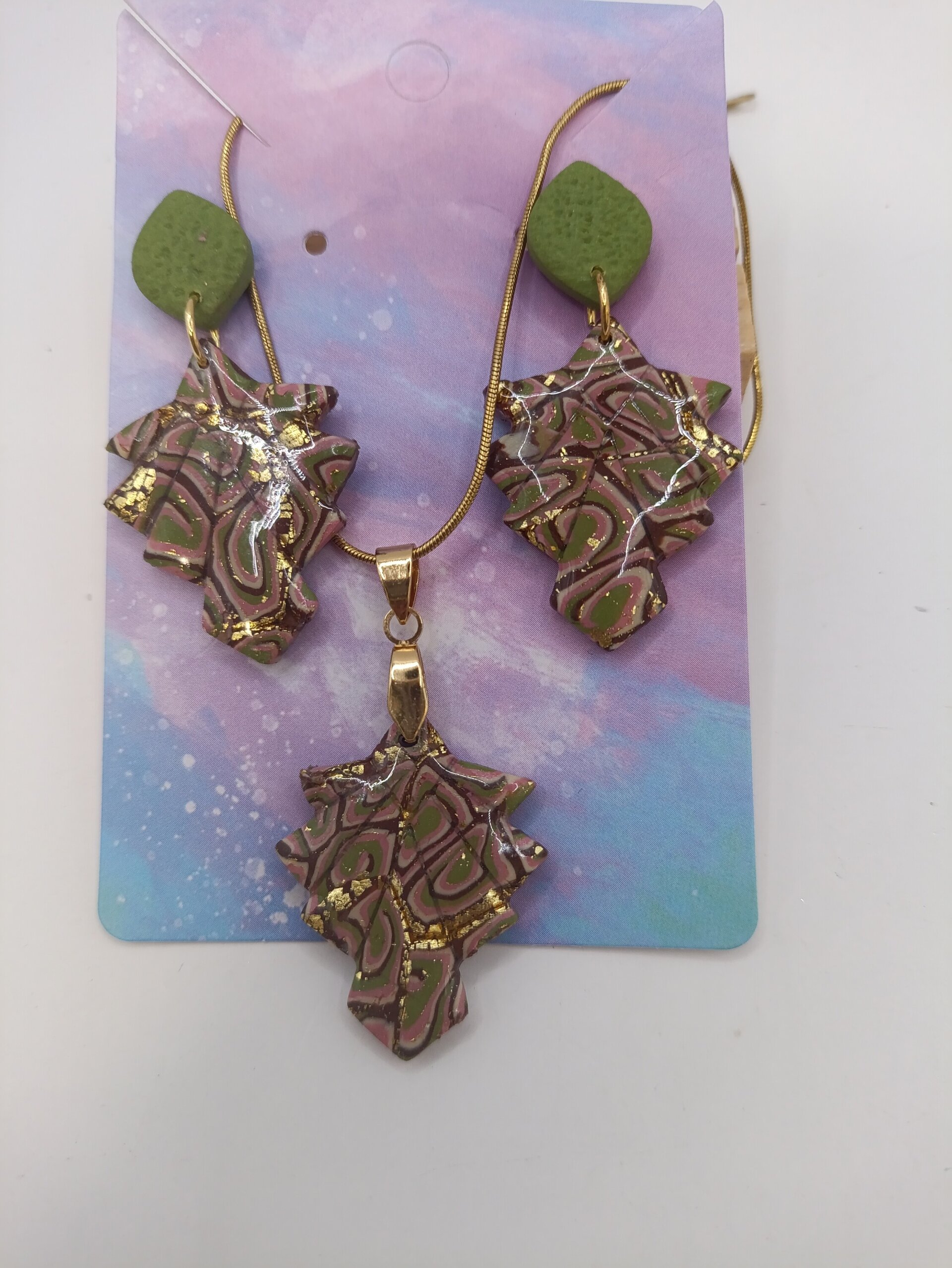 Conjunto de pendientes y colgante retro - 4