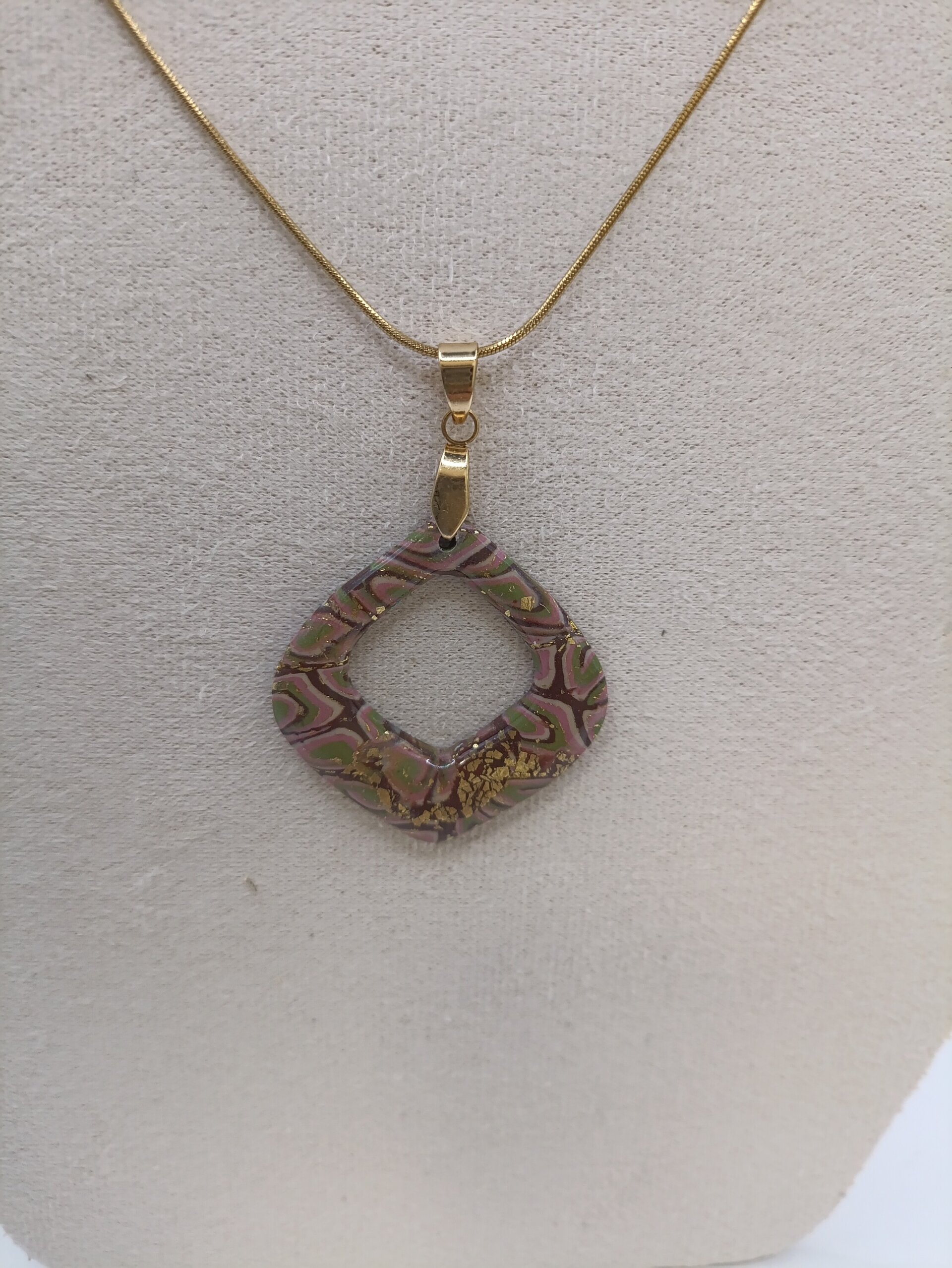 Conjunto de pendientes y colgante estampado retro - 5