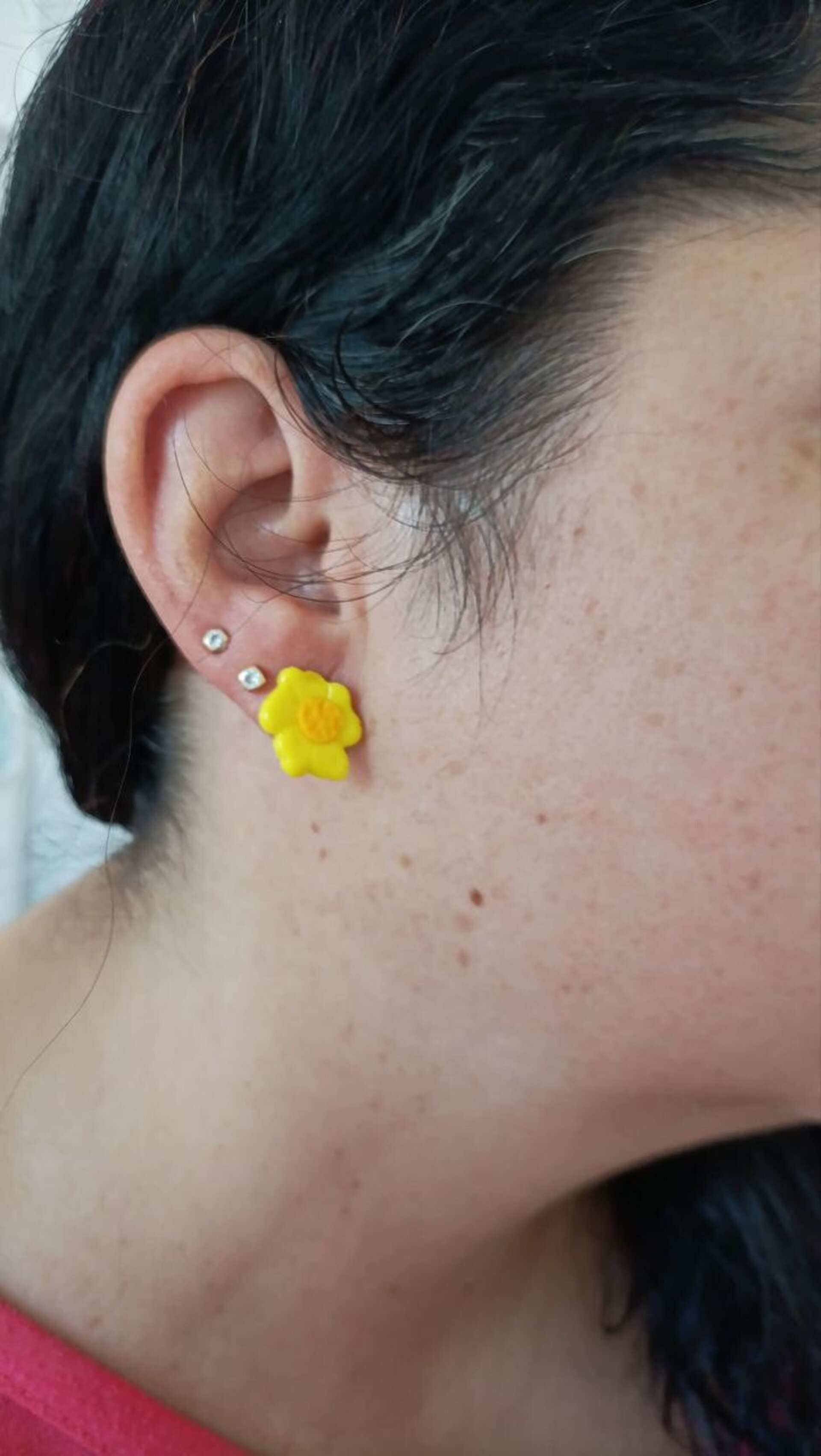 Pendientes Pequeños de Arcilla Polimerica Florecilla Amarilla - 2