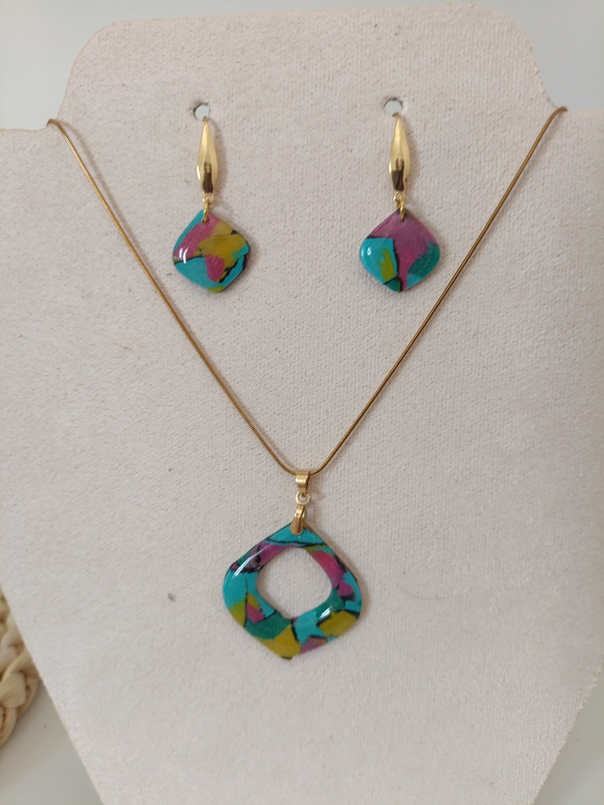 Conjunto de pendientes y colgante acuarela - 4