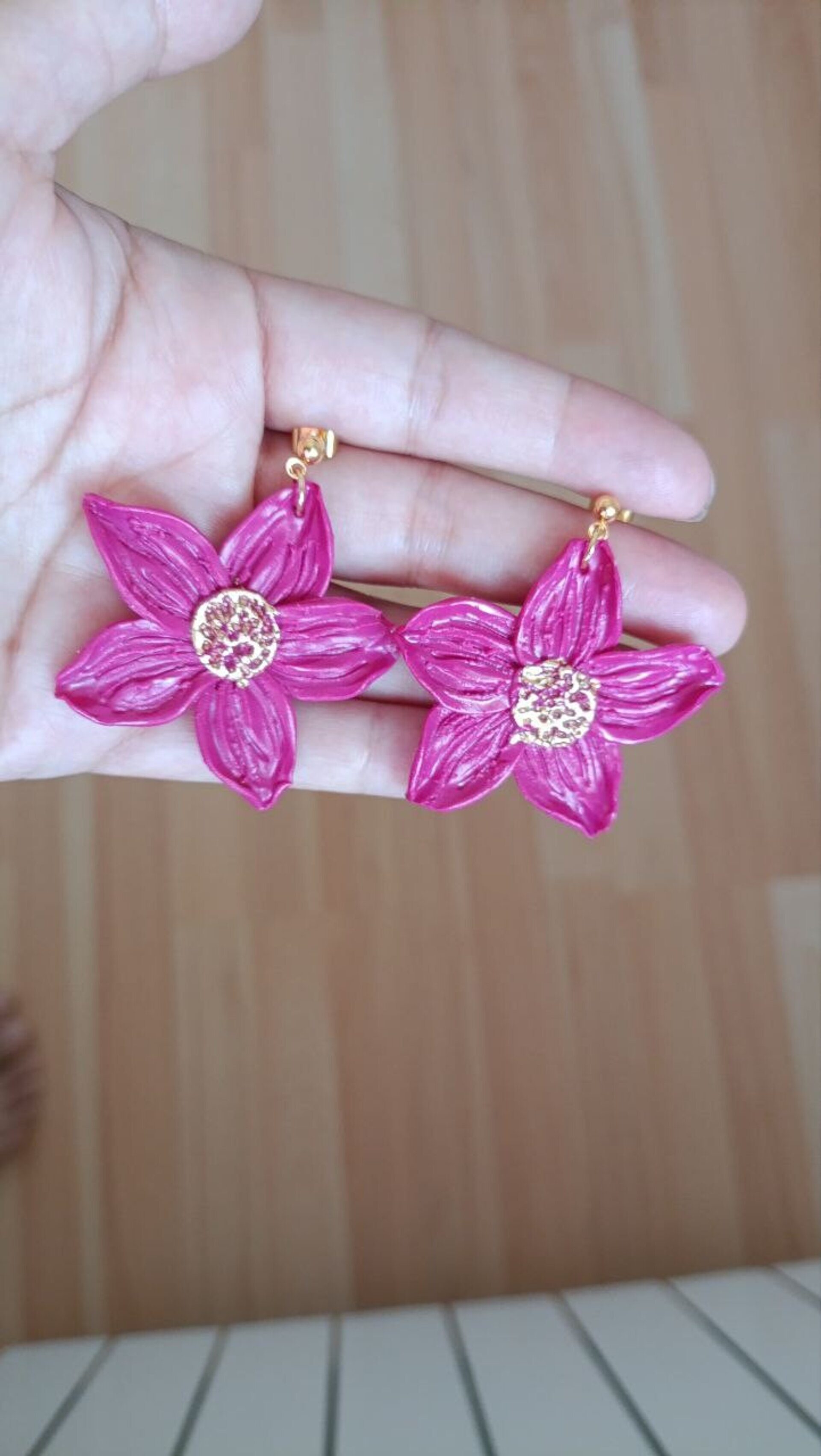 Pendientes de Arcilla Polimerica Modelo Flor Lily Fucsia - 5