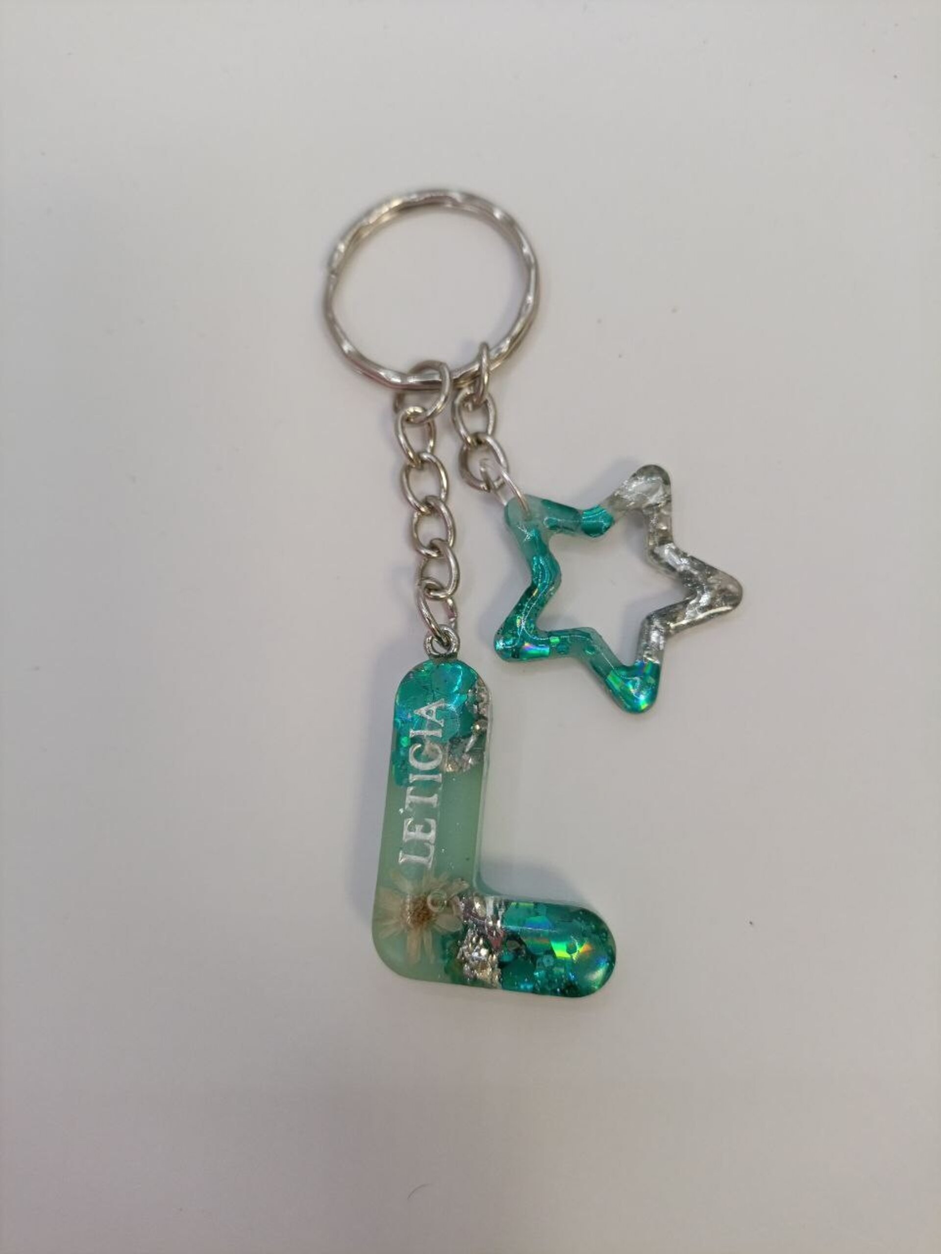 Llavero inicial personalizado en resina - 20
