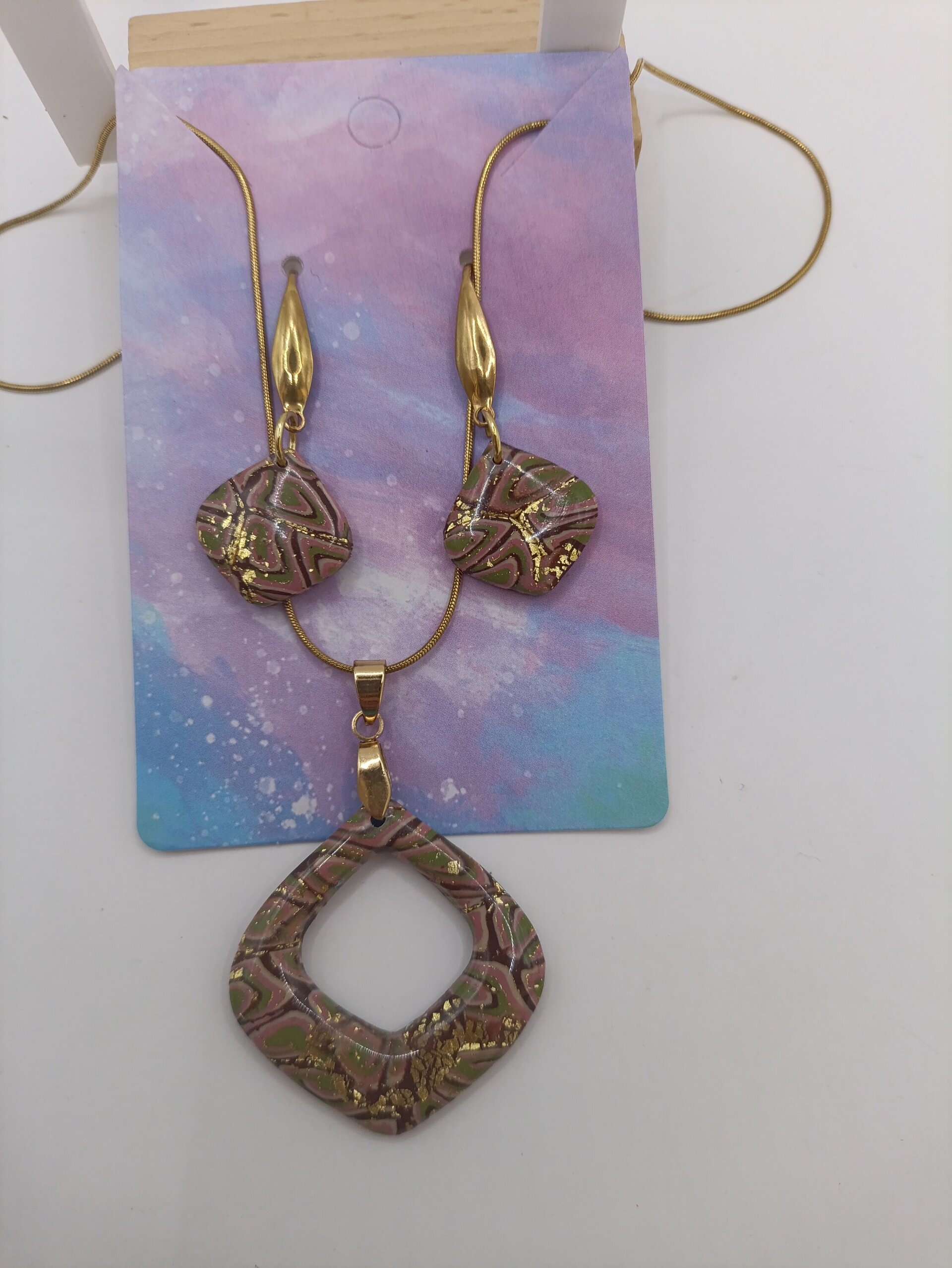 Conjunto de pendientes y colgante estampado retro - 2