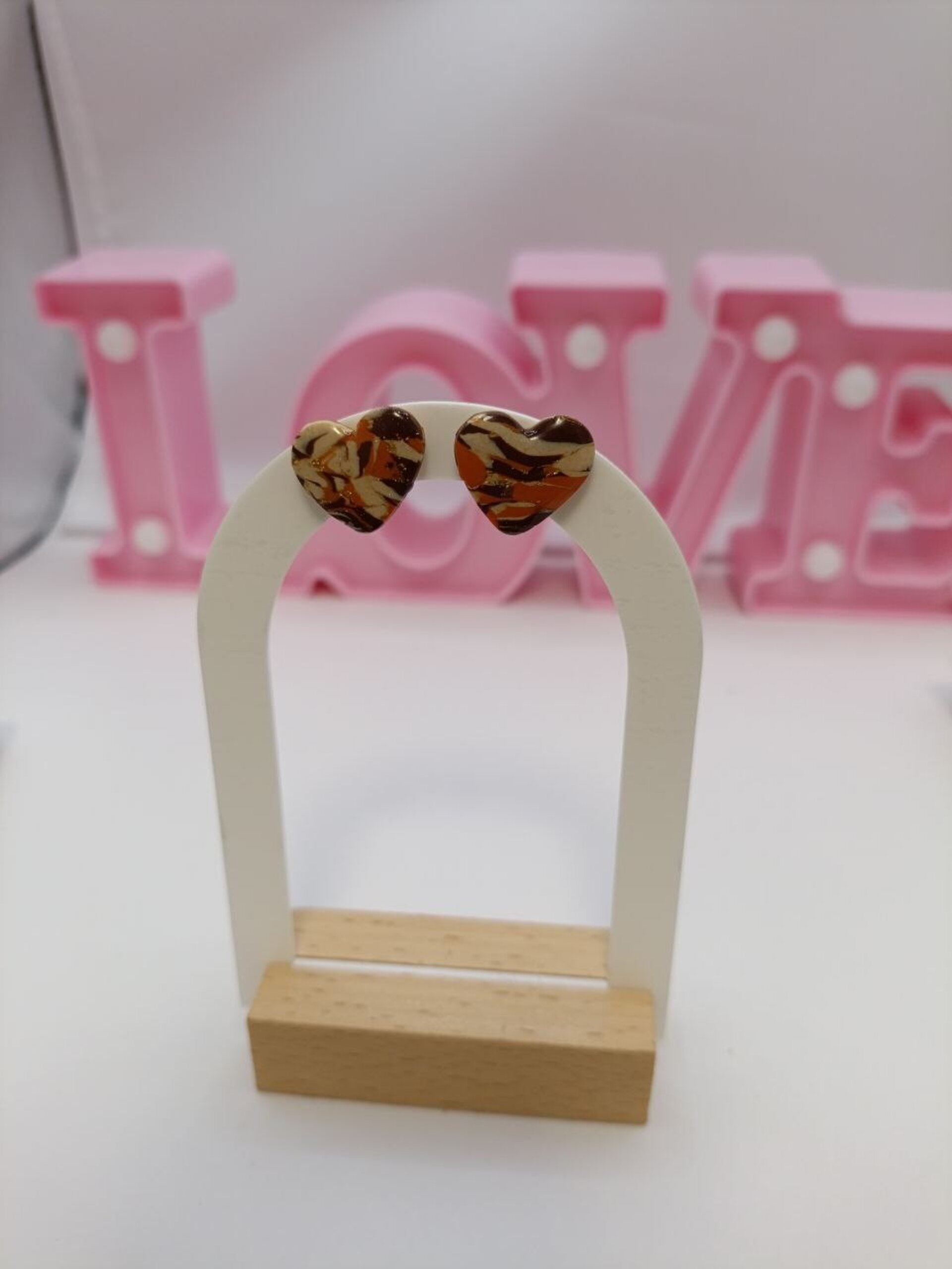 Pendientes pequeños corazon estampado marron - 2