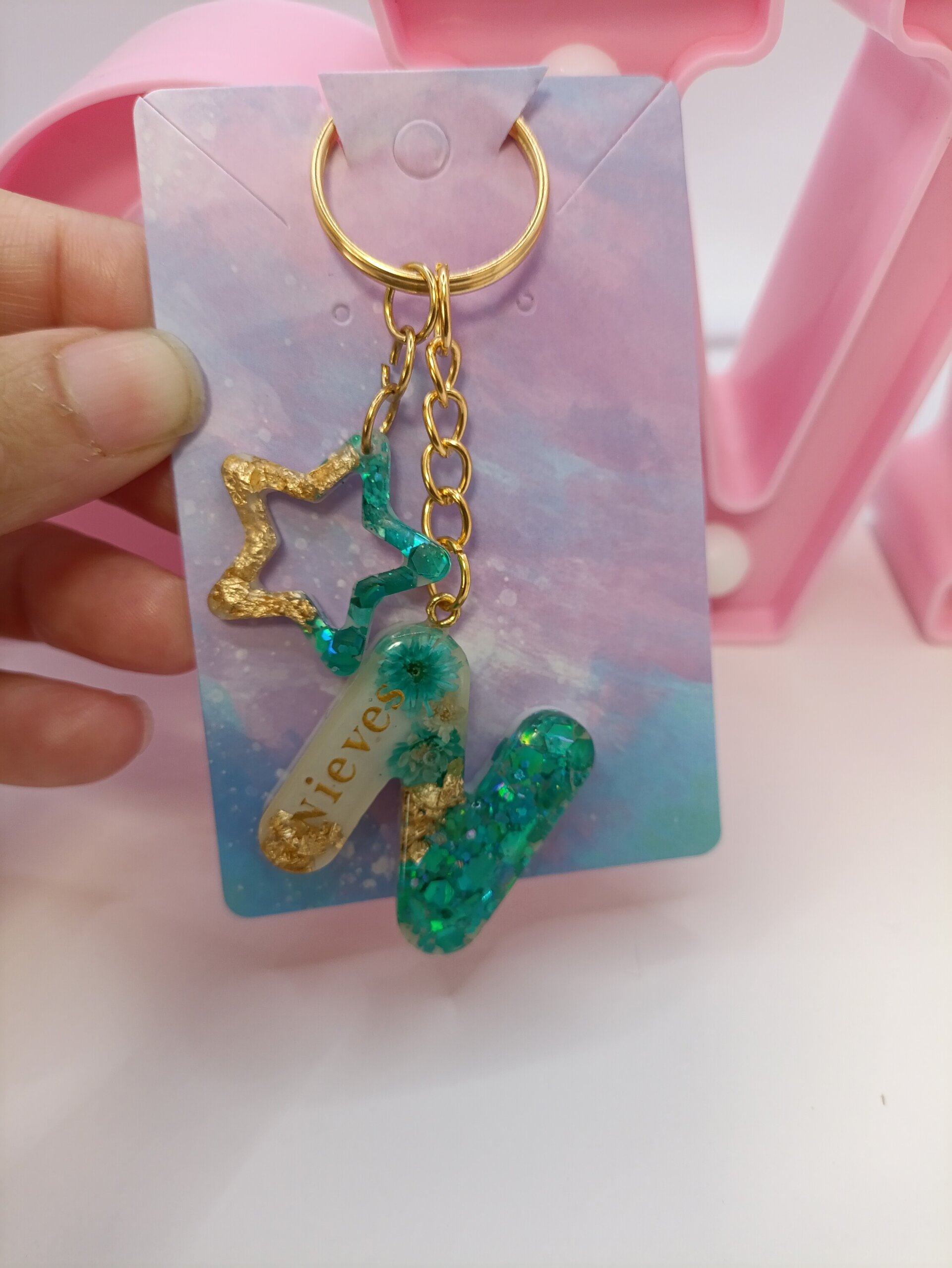Llavero inicial personalizado en resina - 26