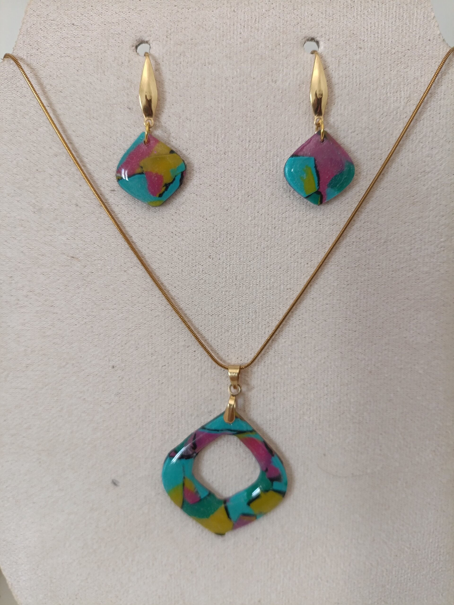 Conjunto de pendientes y colgante acuarela - 7