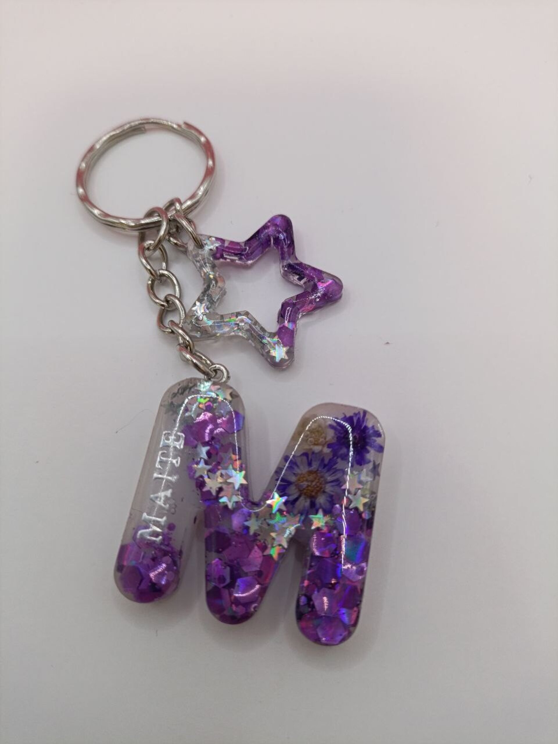 Llavero inicial personalizado en resina - 6