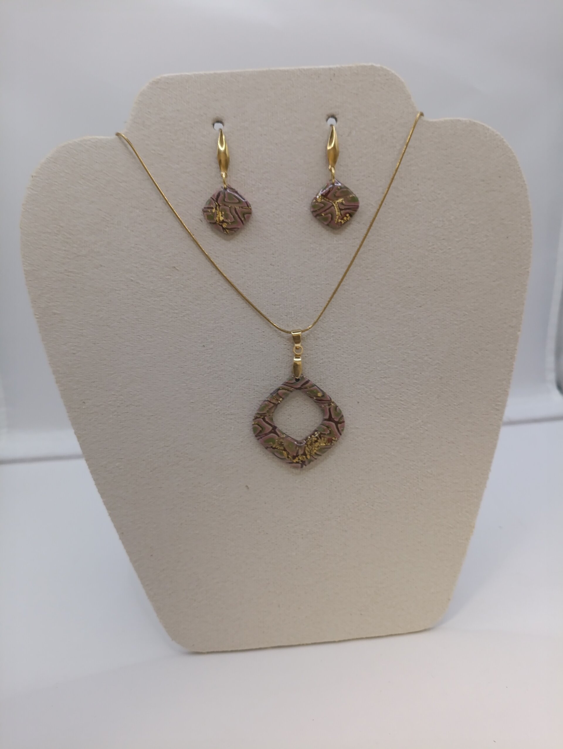 Conjunto de pendientes y colgante estampado retro - 6