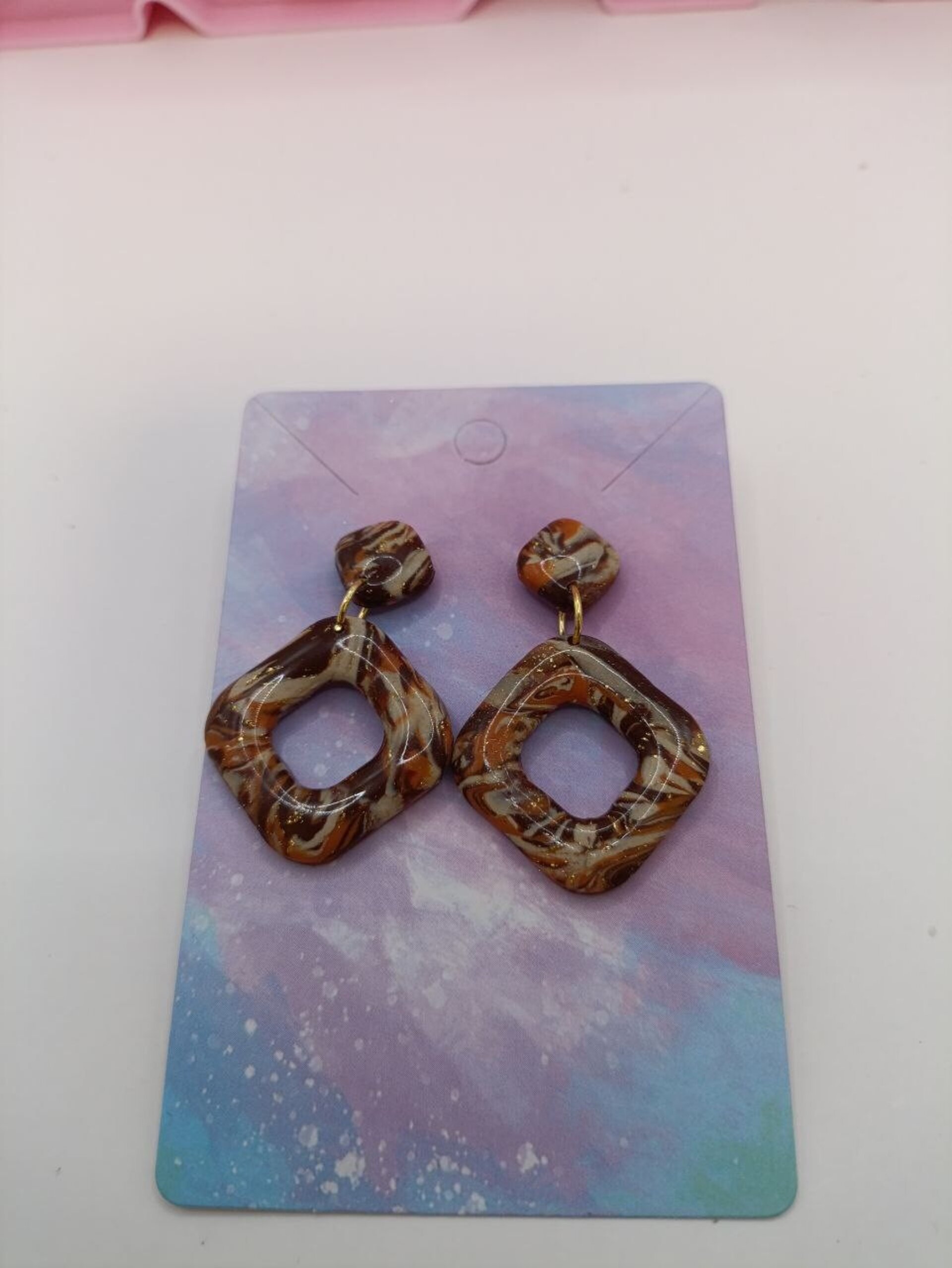 Pendientes elegantes estampados en tonos  marrones - 5