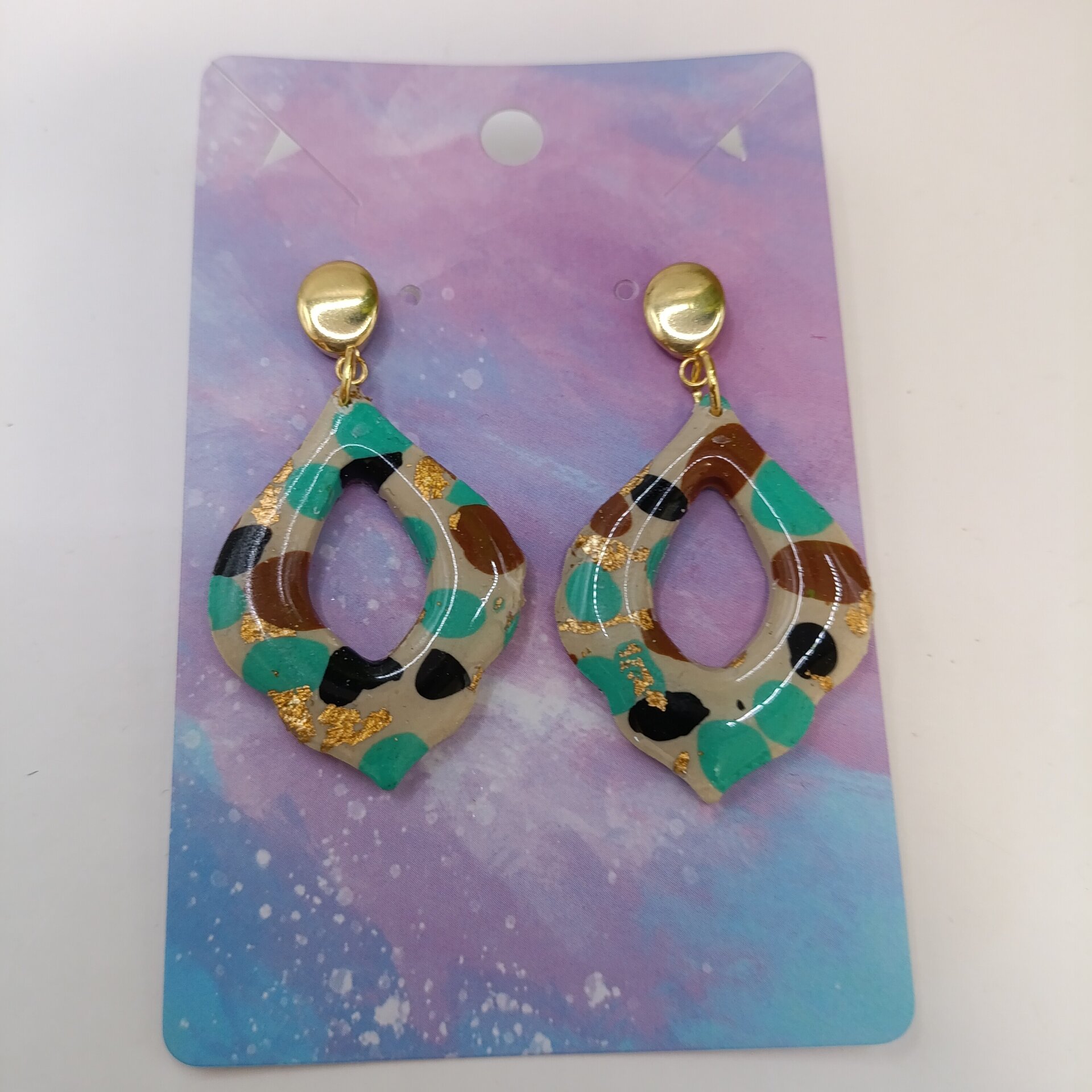 Conjunto de pendientes y colgante estampado - 3