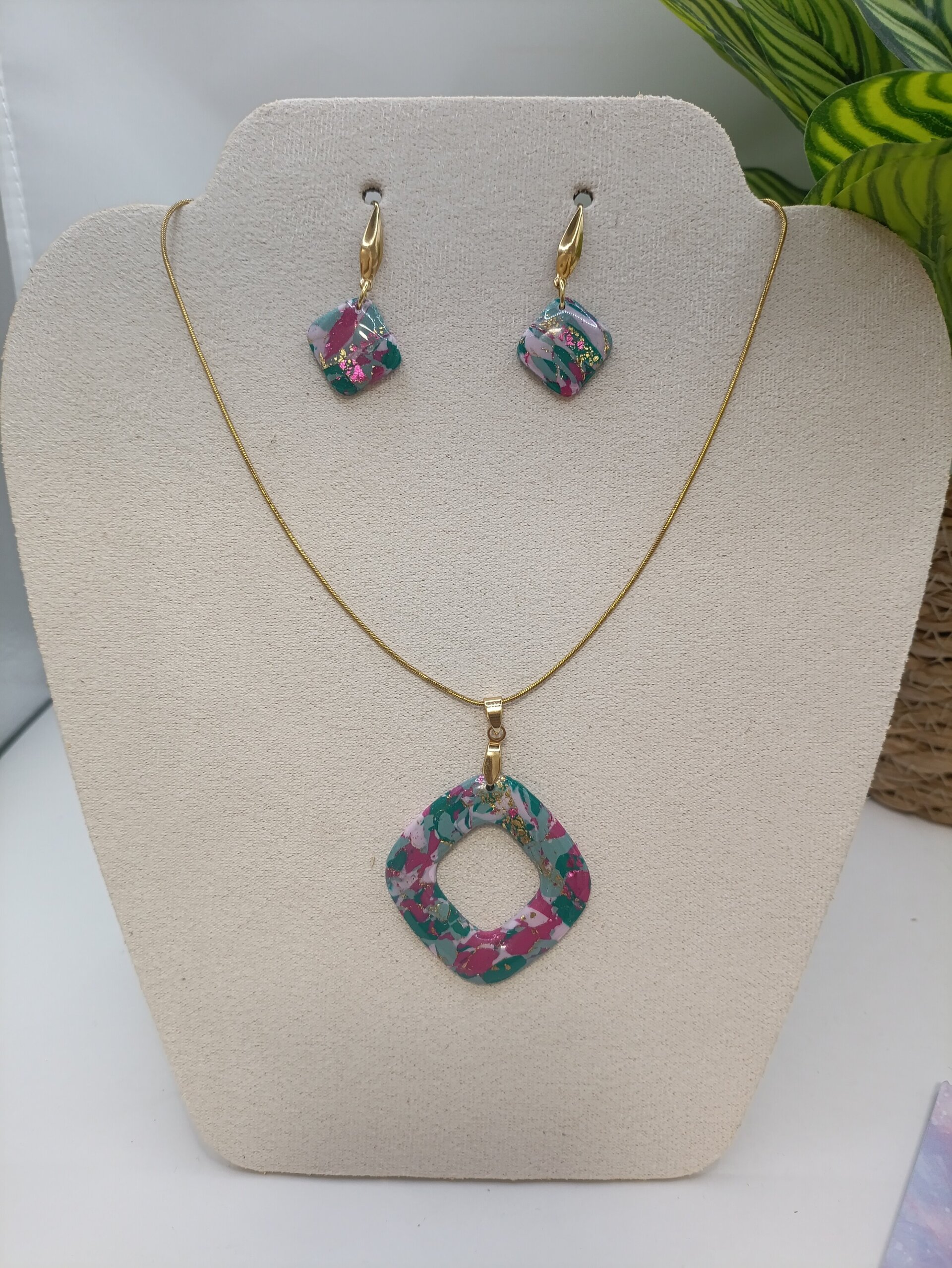 Conjunto de pendientes y colgante Jade - 11