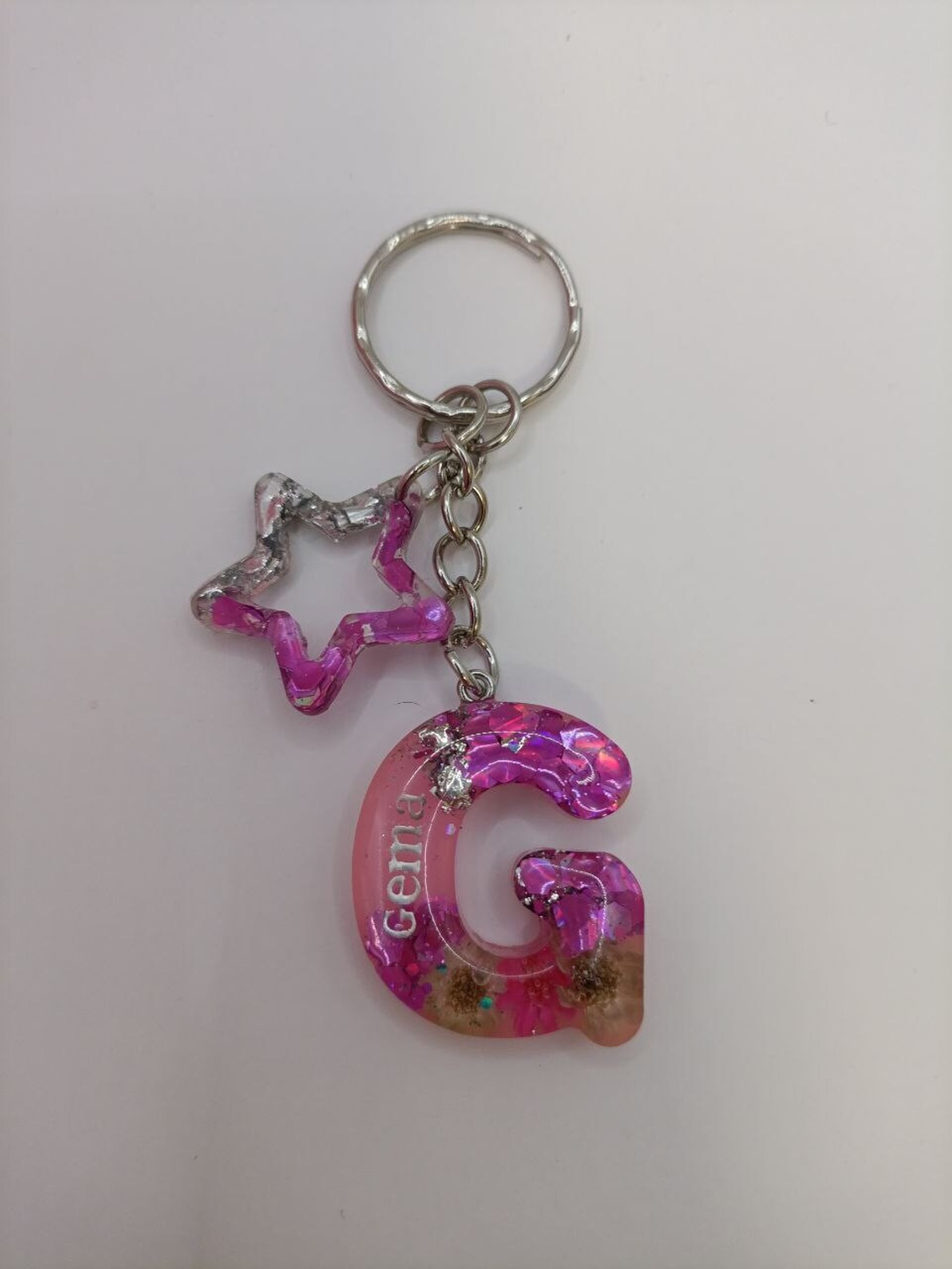 Llavero inicial personalizado en resina - 21