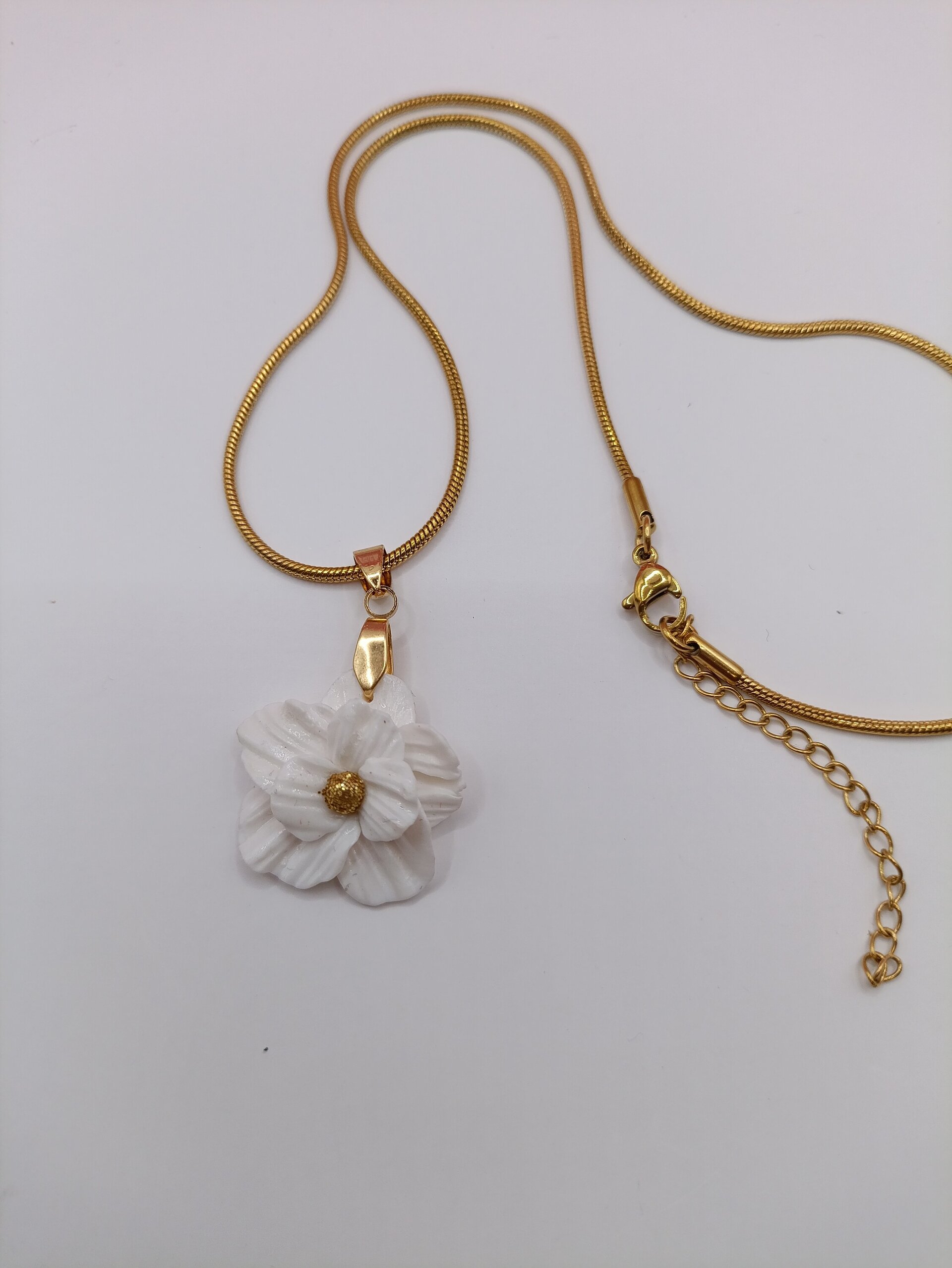 Conjunto pendientes y colgante flor blanca - 2